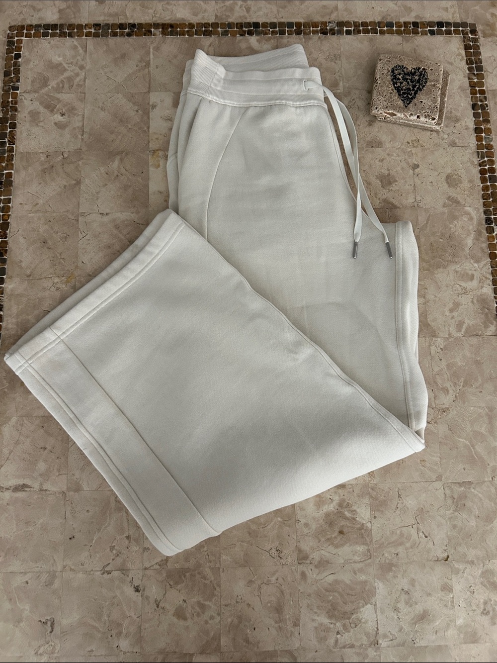 NWOT Lululemon Scuba Mid-Rise Wide-Leg Pants (Full Length) Size 8